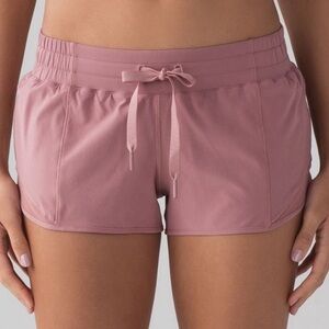 lululemon hotty hot shorts 2.5